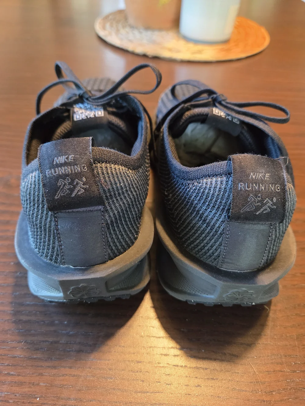 Nike Interact Run Triple Black Flyknit Running Shoes Size 7 Excellent Condition